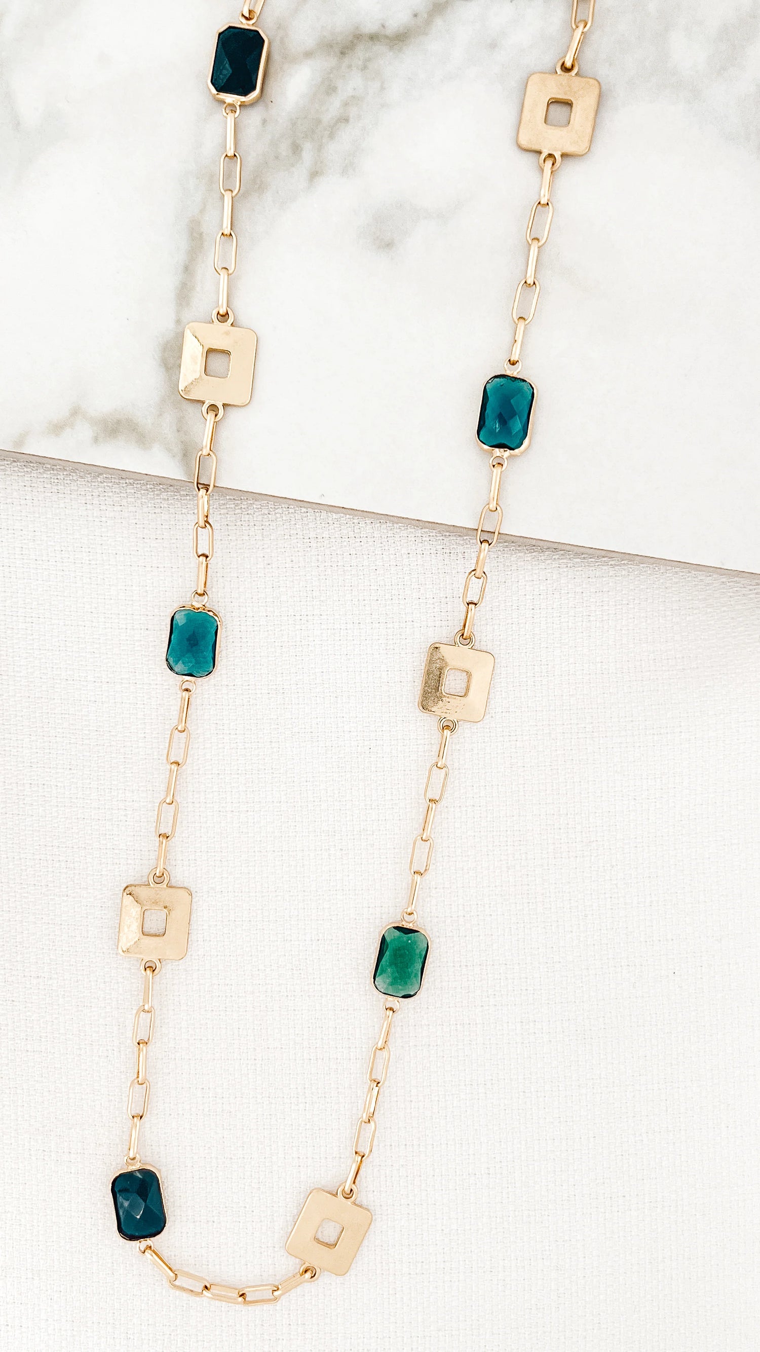 Long Necklace With Gold Squares And Faceted Cristals