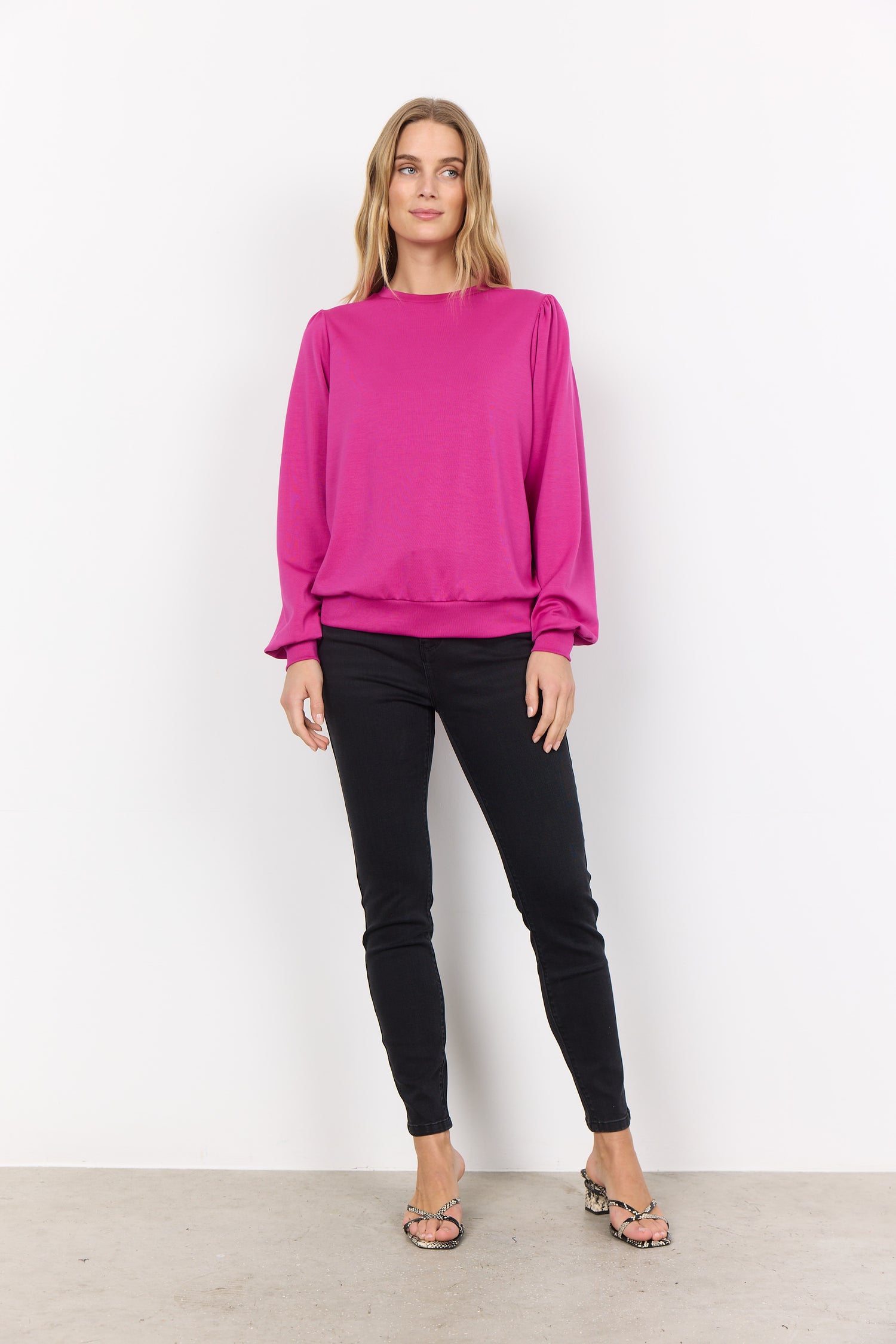 Banu 120 Sweatshirt