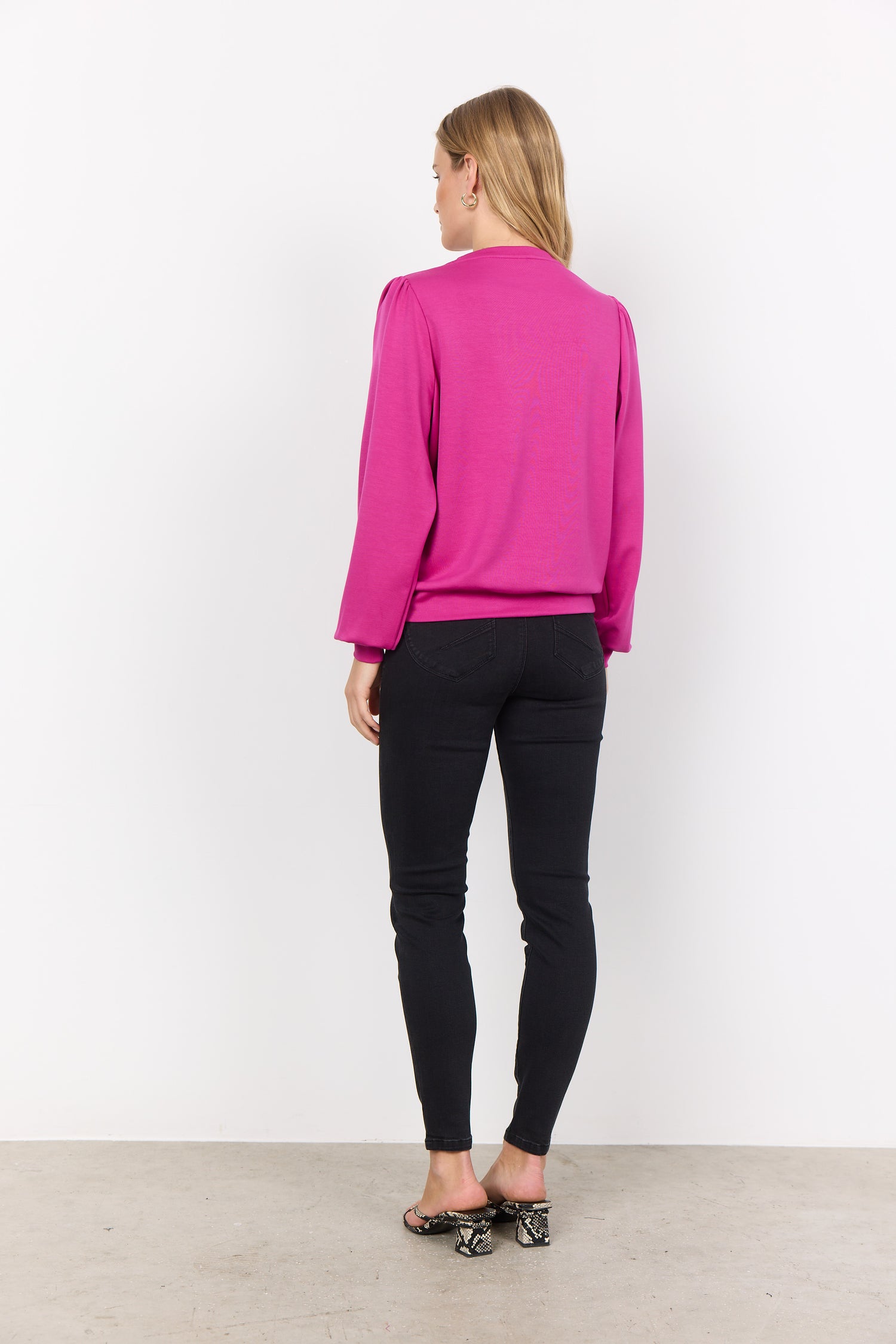 Banu 120 Sweatshirt