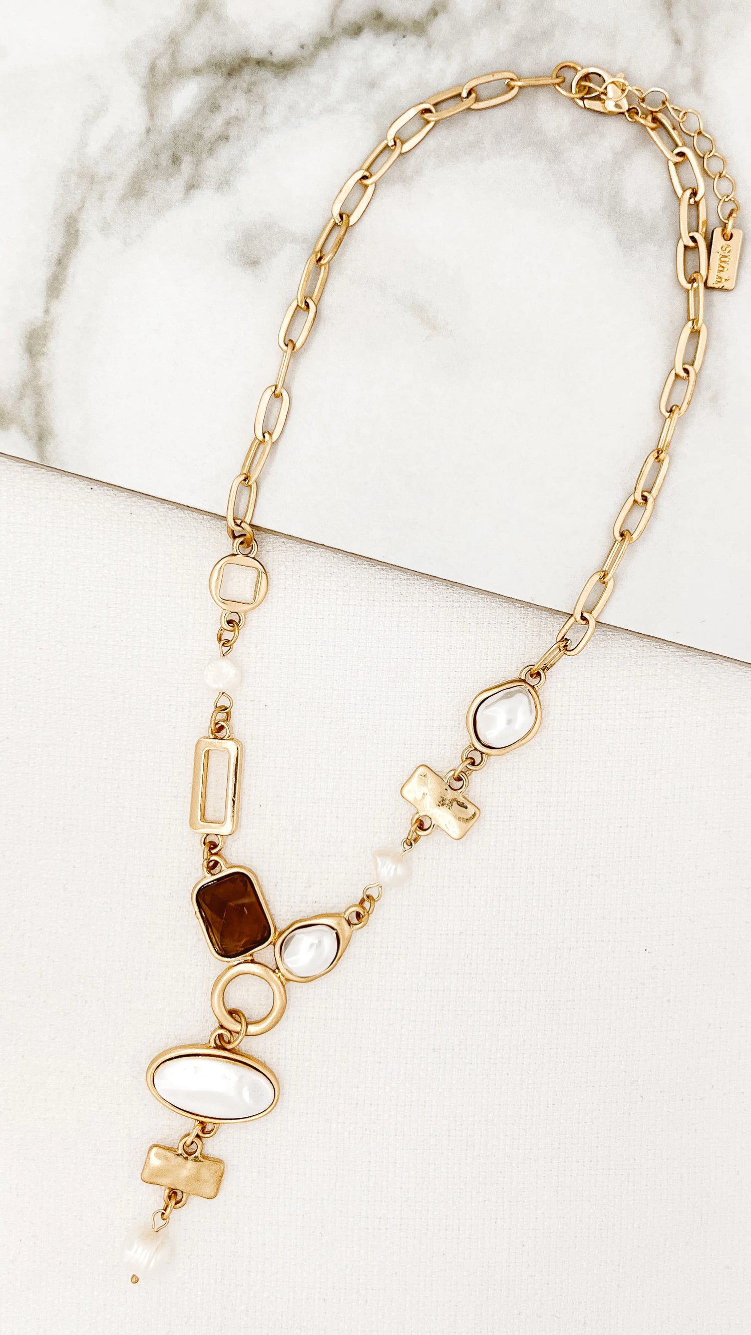 Short Two Tone Necklace With Pearl Detail